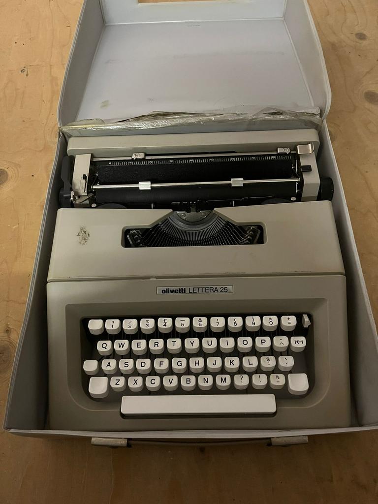 Olivetti typemachine, Diversen, Typemachines, Ophalen of Verzenden, Zo goed als nieuw