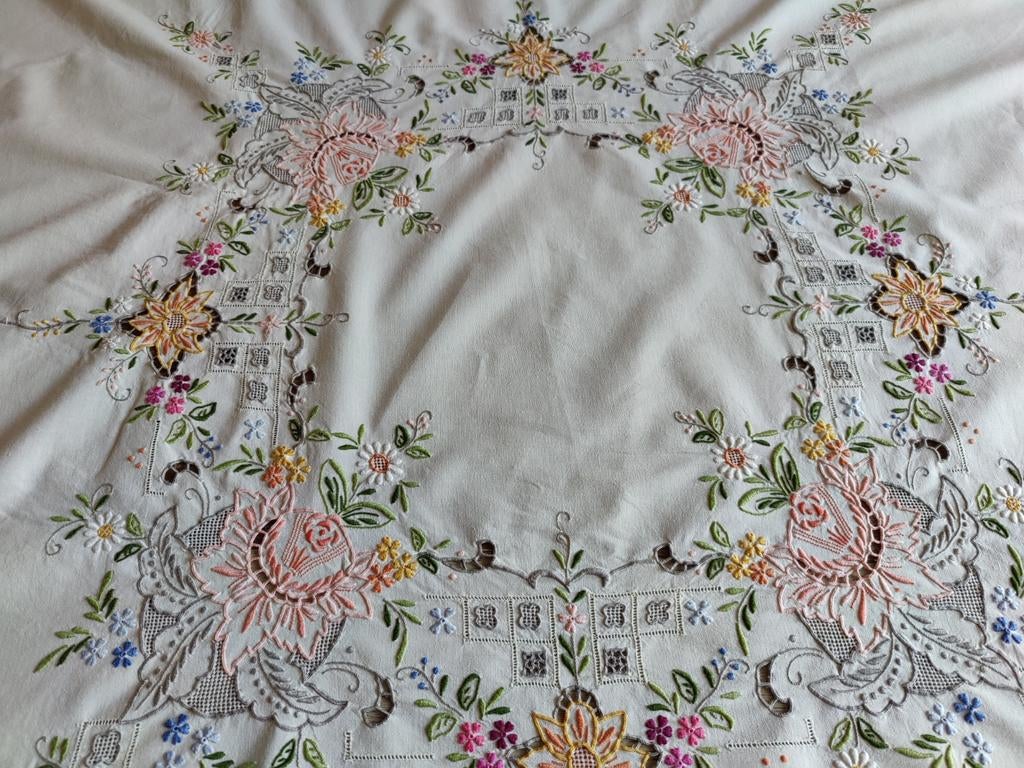 Geborduurd rond tafelkleed met bloemen & servetten, Huis en Inrichting, Verzenden, Zo goed als nieuw, Rond