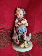 Goebel Hummel 14 cm meisje met kuikens, Ophalen of Verzenden