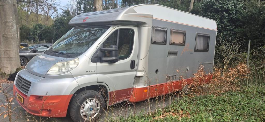 Burstner Marano - Compacte en complete camper, Caravans en Kamperen, Particulier, Tot en met 4, Half-integraal