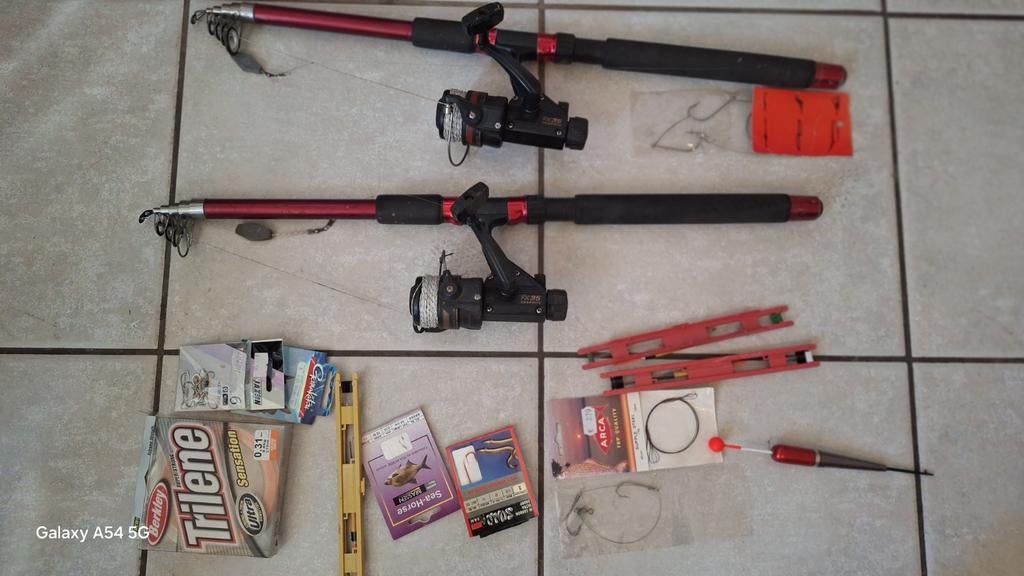 T.KA 2 NETTE SHAKESPEARE KARPERHENGELS  MET MOLENS +VISSPULL, Ophalen, Zo goed als nieuw, Complete set