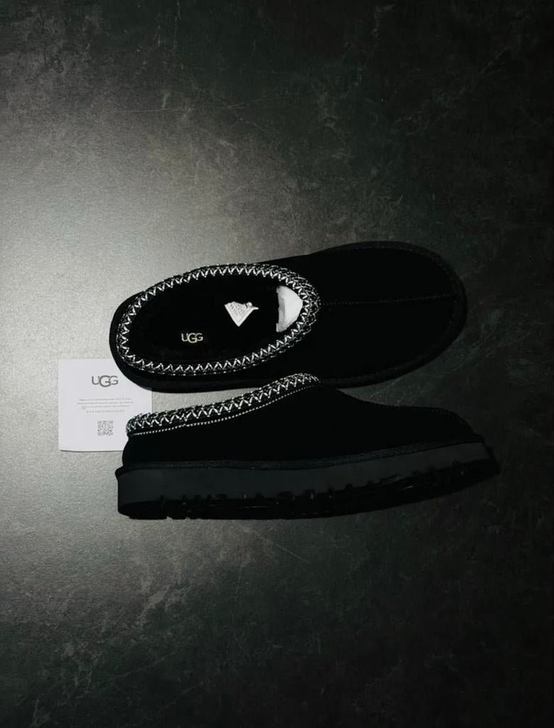 Nieuwe UGG Tasman pantoffels - Zwart, Kleding | Dames, Schoenen, Ophalen of Verzenden, Nieuw, Zwart, Pantoffels of Sloffen