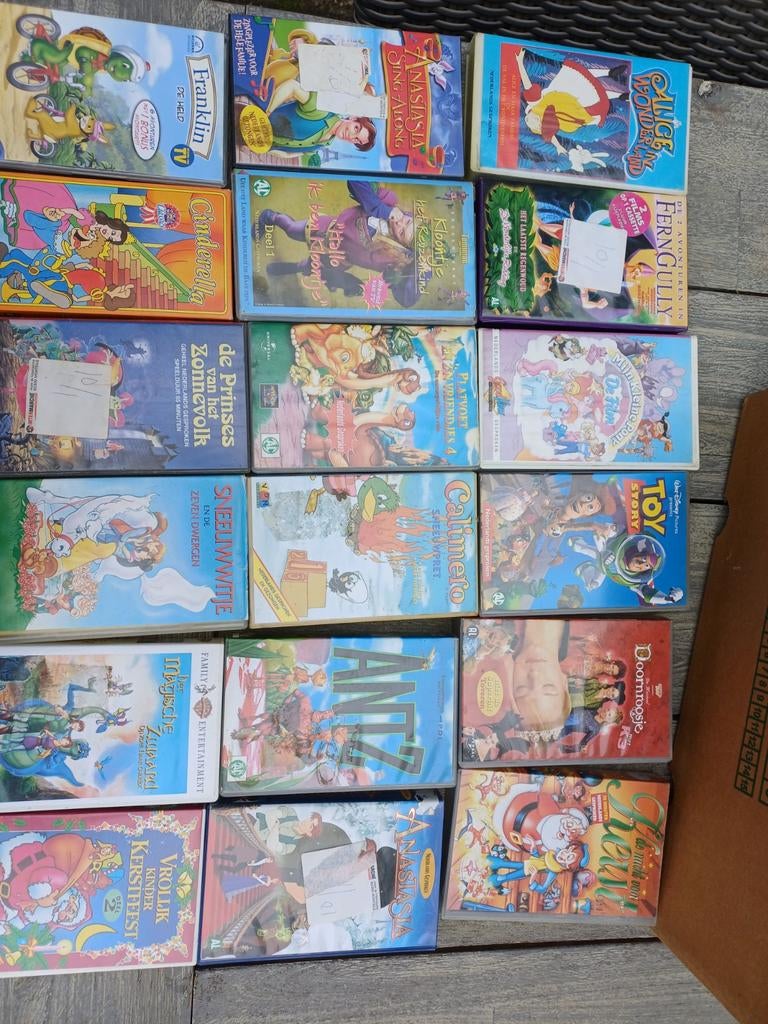 VHS-banden met kinderfilms, Ophalen