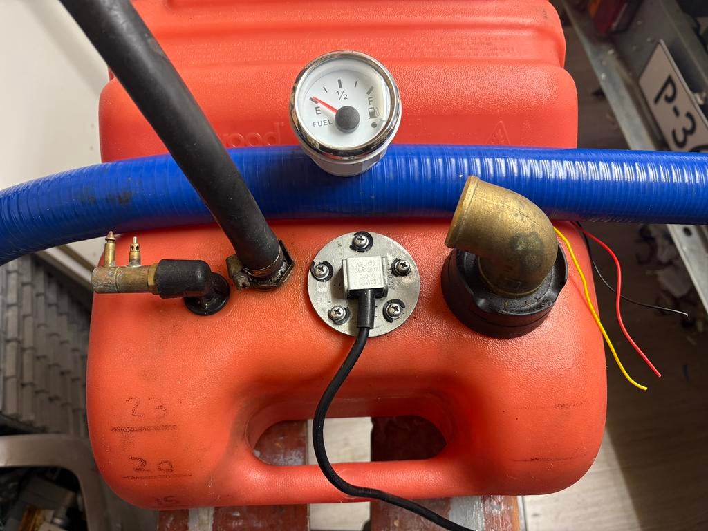 Attwood 23 liter tank met analoge benzinemeter, Ophalen of Verzenden, Gebruikt, Motor en Techniek