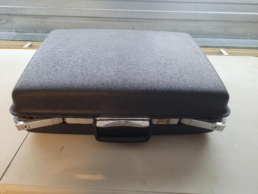 in goede staat aktekoffer met sleutel, Ophalen of Verzenden, Gebruikt, Hard kunststof, Minder dan 50 cm