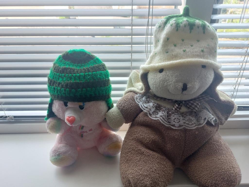 NIEUW: AARDBEIEN BABYMUTSJE + KIK*KID BABYMUTSJE 2-4 maanden, Kinderen en Baby's, Babykleding | Mutsen, Sjaals en Wanten, Ophalen of Verzenden