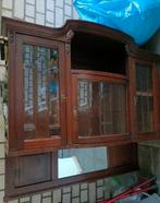 Bovenkant oude buffetkast met glas in lood, Ophalen