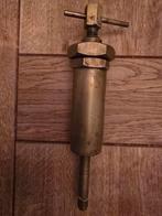 Oude messing vetspuit / vetpomp, Ophalen