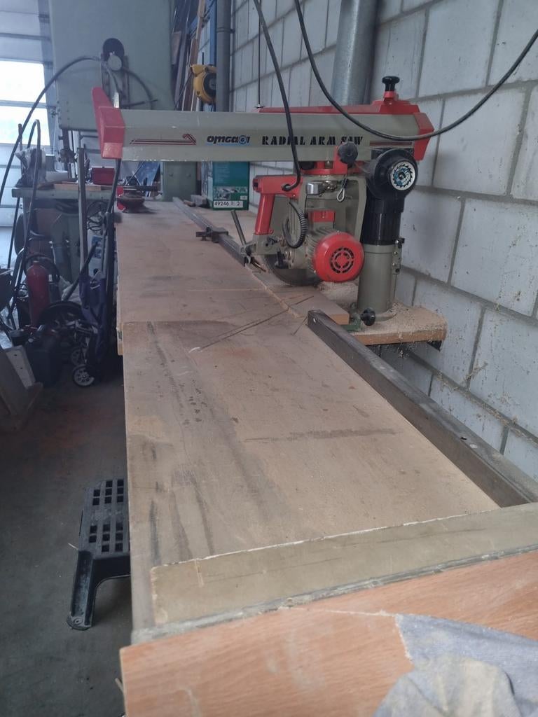 Omga RN 350 afkortzaag met lange tafel, Ophalen