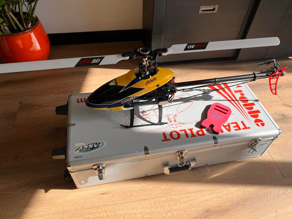 RC Helikopter Mikado Logo 400 fbl met koffer, Ophalen of Verzenden, Zo goed als nieuw, Elektro, Helikopter