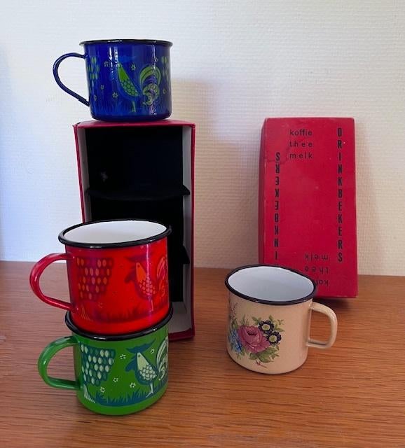 4 emaille mokken, Ophalen of Verzenden