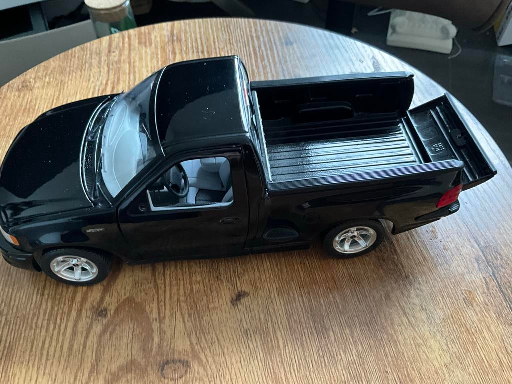 Zwarte Ford F-150 Lightning Modelauto 1.18, Hobby en Vrije tijd, Modelauto's | 1:18, Ophalen, Zo goed als nieuw, Overige merken