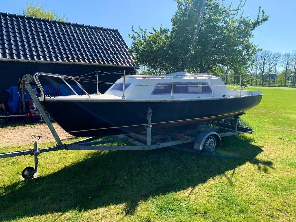 Leuke kajuitzeilboot inclusief trailer te koop, Watersport en Boten, Kajuitzeilboten en Zeiljachten, Gebruikt, Ophalen of Verzenden