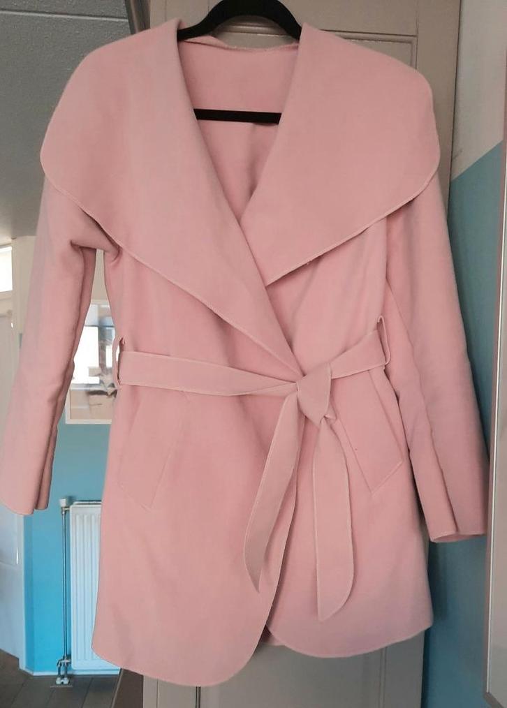 Lichtroze wollen overslagjasje, maat 38, uit Frankrijk, Kleding | Dames, Jassen | Zomer, Gedragen, Maat 38/40 (M), Roze, Ophalen of Verzenden