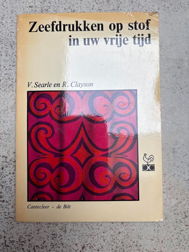 Boekje: Zeefdrukken op stof in uw vrije tijd - V. Searle, Ophalen of Verzenden, Gelezen, Overige onderwerpen
