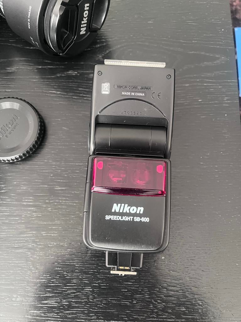 Nikon D90 DSLR met 2 lenzen (70-300mm, 18-105mm) en flitser, Ophalen, Zo goed als nieuw, Spiegelreflex, Nikon