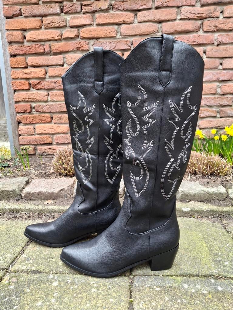 Nieuw ! Nieuwe cowboy laarzen, in zwart met wit stiksel., Ophalen of Verzenden, Nieuw, Zwart, Hoge laarzen