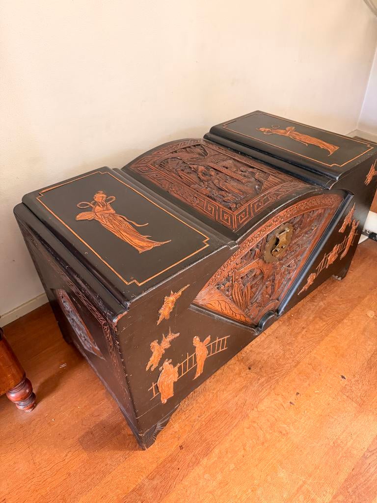 Antieke Chinese dekenkist met prachtig houtsnijwerk, Antiek en Kunst, Antiek | Woonaccessoires, Ophalen