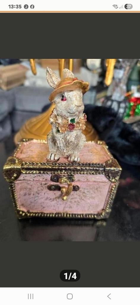 Decoratief konijn op roze schatkistje, Vintage, Overige materialen, Nieuw, Roze