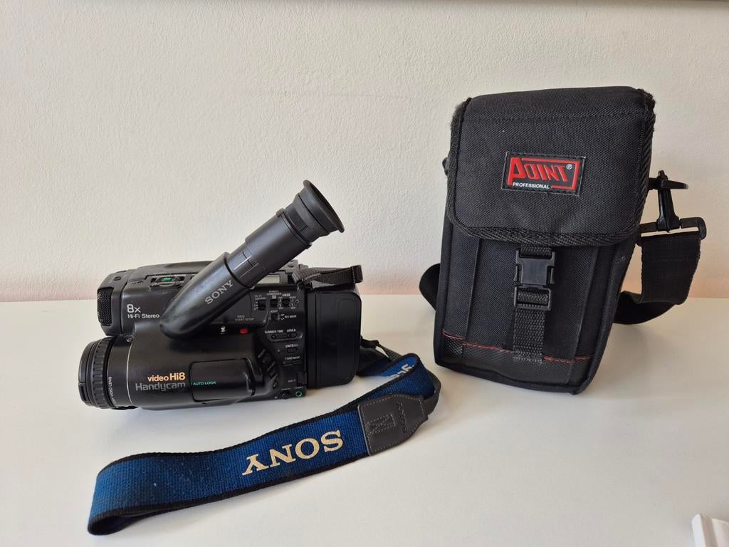 Camescope Sony Handycam Hi8 TR705 - 8x Hi-Fi Stéréo - Avec Câble TV Et Batterie