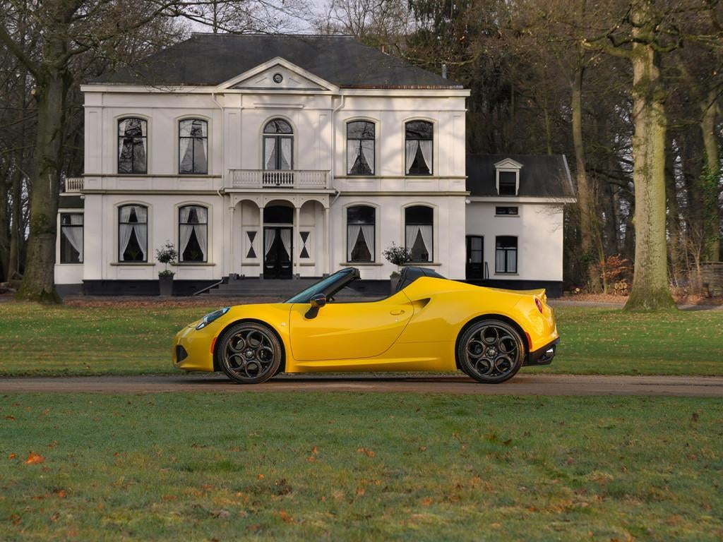 Alfa Romeo 4C Spider 1750TBI TCT | 1e eigenaar | Giallo Prot, Auto's, Alfa Romeo, Automaat, Achterwielaandrijving, Gebruikt, Zwart