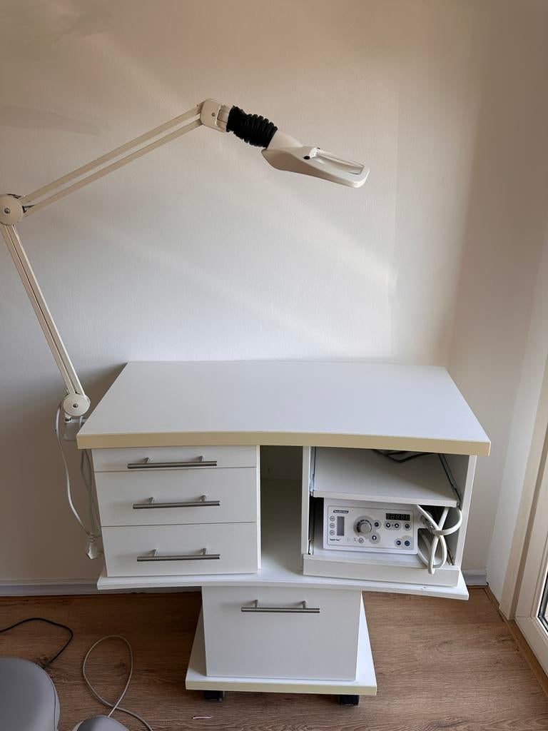 Pedicure kast, Ophalen