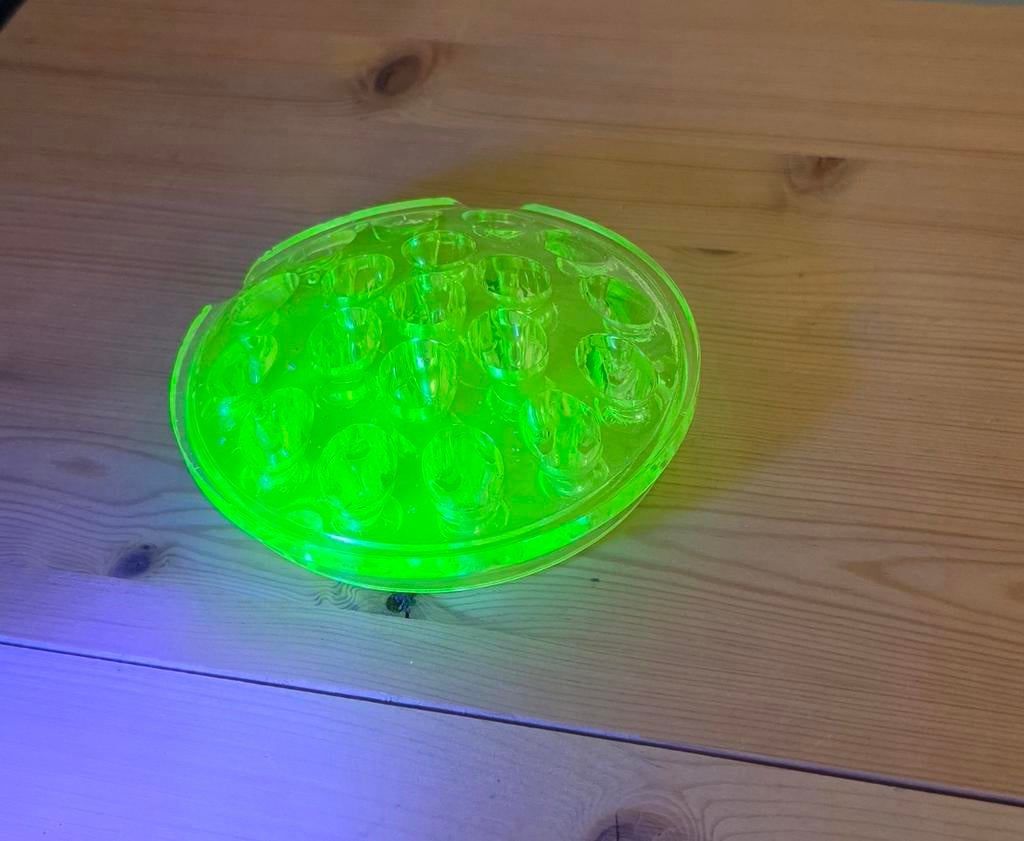 Uranium Glas Bloemenschikker, Ophalen