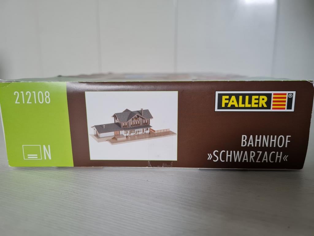 Faller N-spoor station Schwarzach 212108 (nieuw), Ophalen of Verzenden, Nieuw, Brug, Tunnel of Gebouw