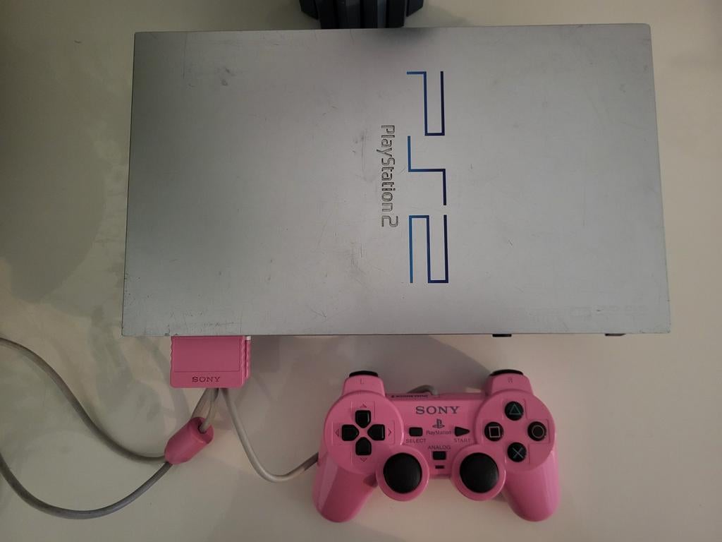 Zilveren PS2 Phat met roze controller en roze 8GB Memory, Gebruikt, Phat, Ophalen of Verzenden, Met geheugenkaart