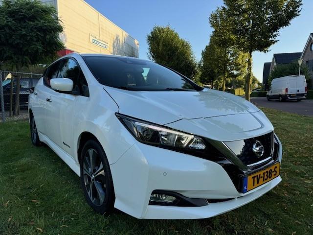Nissan Leaf N-Connecta 40KWH/NAV/360CAM/CRUISE/STVERWARMING, Auto's, Nissan, Automaat, Gebruikt, 150 pk, Wit