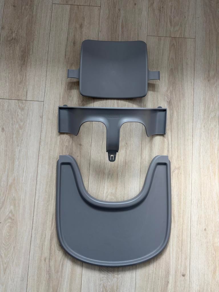 Stokke Tripp Trapp babyset en tafelblad Storm Grey, Kinderen en Baby's, Kinderstoelen, Ophalen, Gebruikt, Meegroeistoel, Afneembaar eetblad