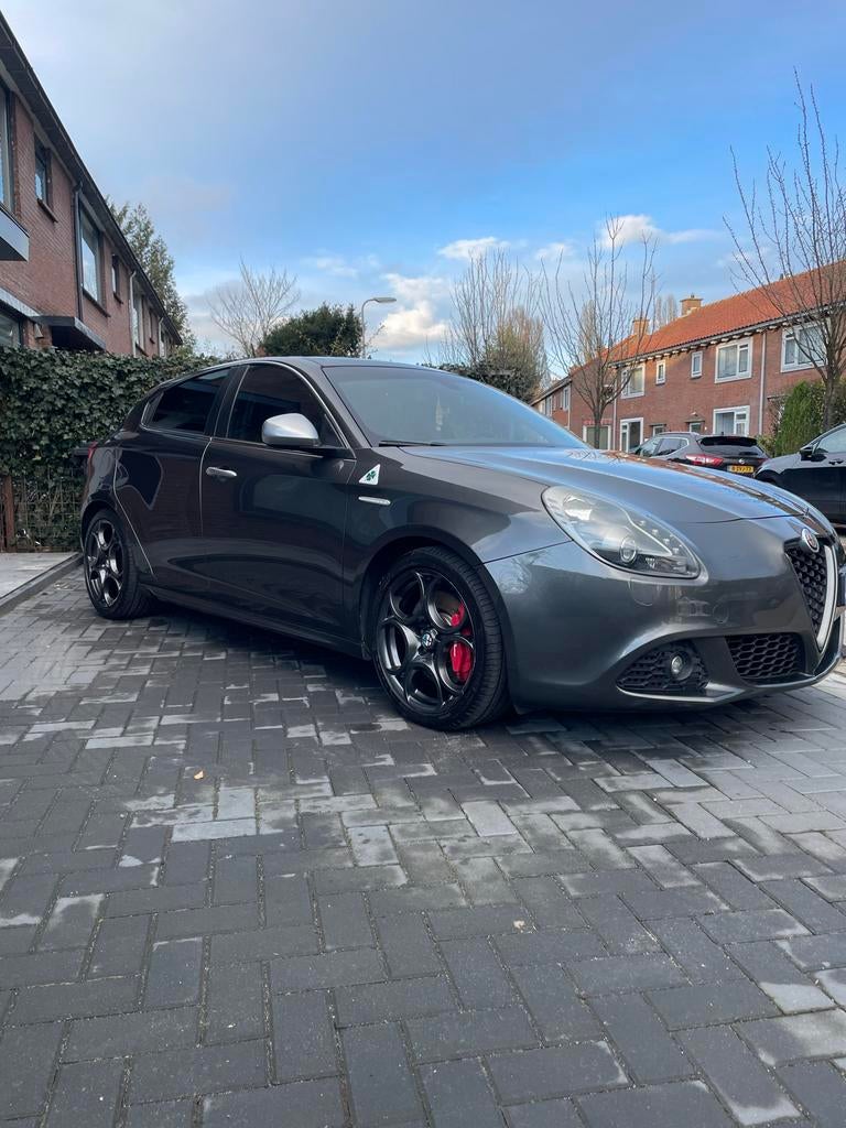 Alfa Romeo Giulietta 1.750 TBI 2011 Grijs pano, cruise, Auto's, Alfa Romeo, 1295 kg, 4 cilinders, Origineel Nederlands, Handgeschakeld
