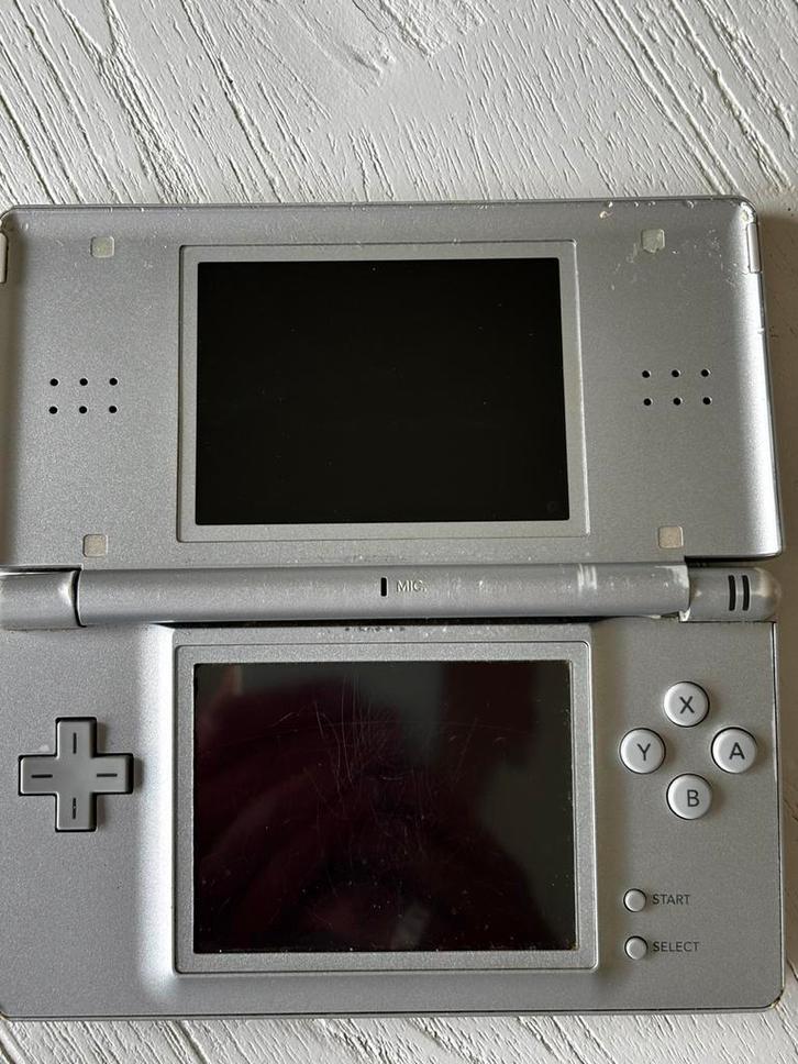 Nintendo DS lite, Spelcomputers en Games, Spelcomputers | Nintendo DS, Gebruikt, DS Lite, Zilver, Ophalen of Verzenden