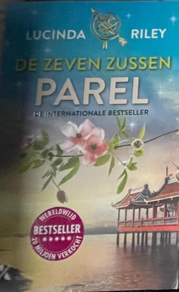 Lucinda Riley  De zeven Zussen Parel, Boeken, Romans, Verzenden, Zo goed als nieuw