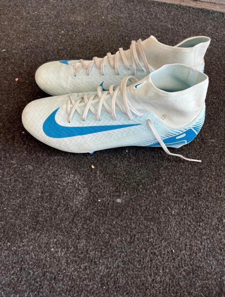 Nike voetbalschoen 44,5, Sport en Fitness, Voetbal, Maat XS of kleiner, Ophalen of Verzenden, Zo goed als nieuw, Schoenen