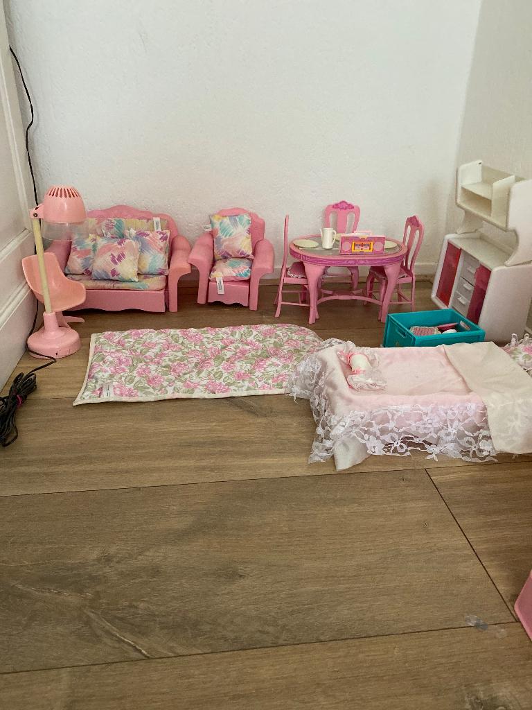 Barbie meubels  barbiehuis, Kinderen en Baby's, Speelgoed | Poppen, Gebruikt, Barbie, Ophalen