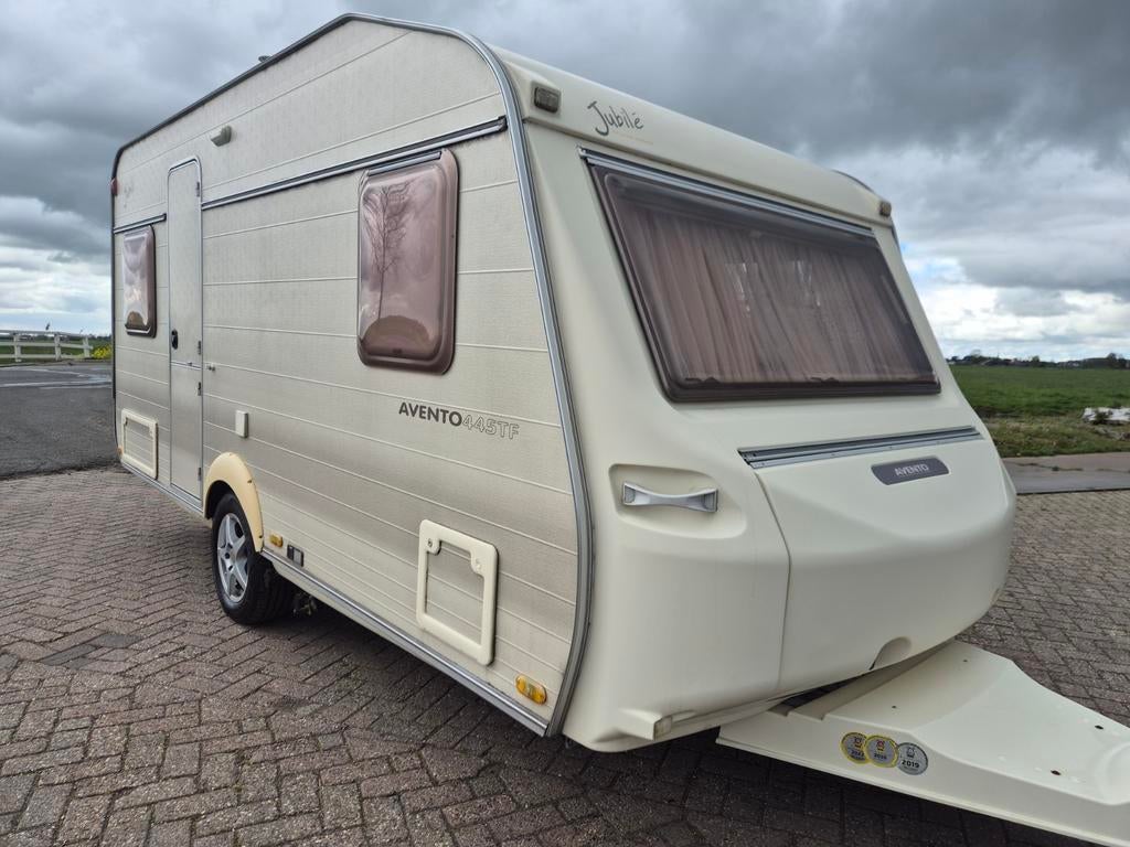 Avento 445 TF Jubile ,Mover ,Fransbed en Dinette, Standaardzit, Bedrijf, Schokbreker, 4 tot 5 meter