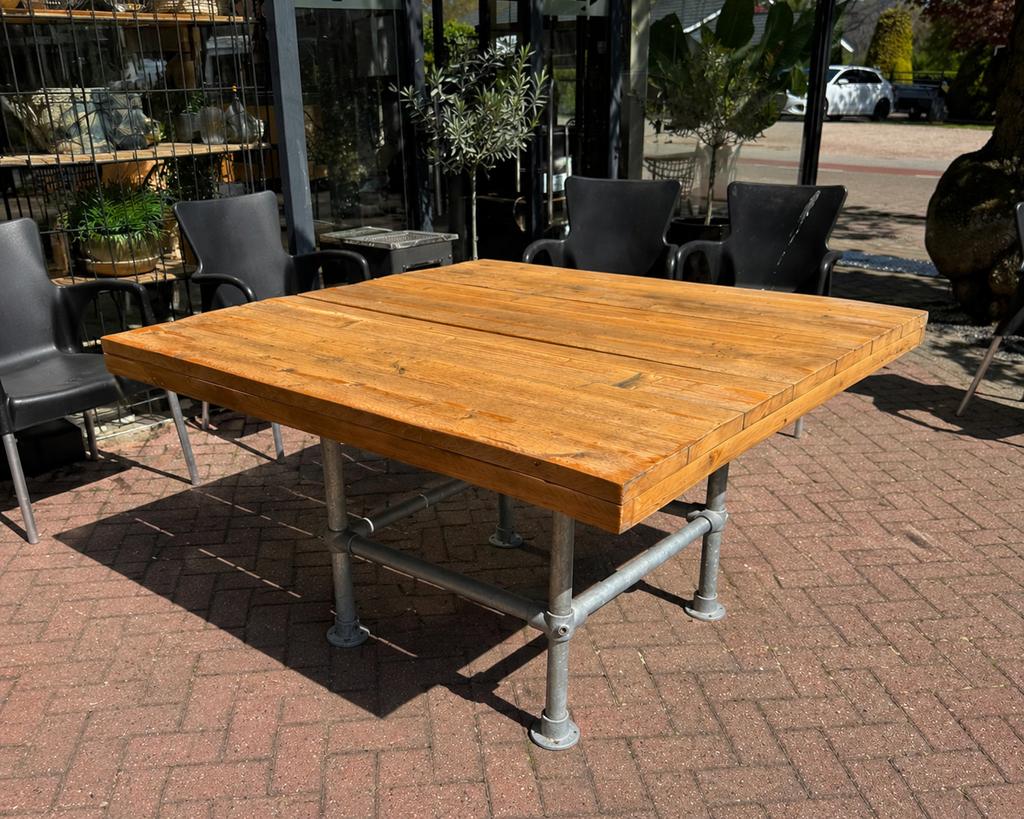 Industriële tafel met steigerbuis onderstel, Ophalen, Zo goed als nieuw, Rechthoekig, Hout