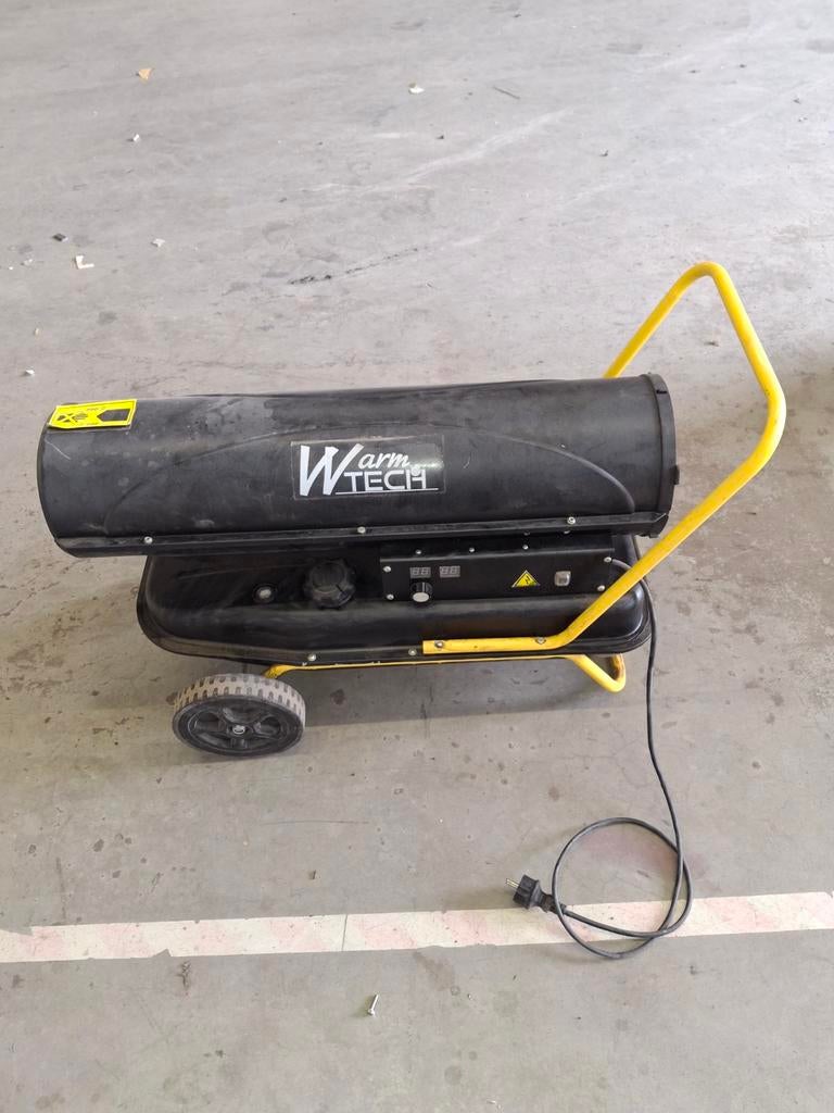Warmtech dieselkachel 30 kW, 30 tot 80 cm, Gebruikt, Kachel, Ophalen of Verzenden