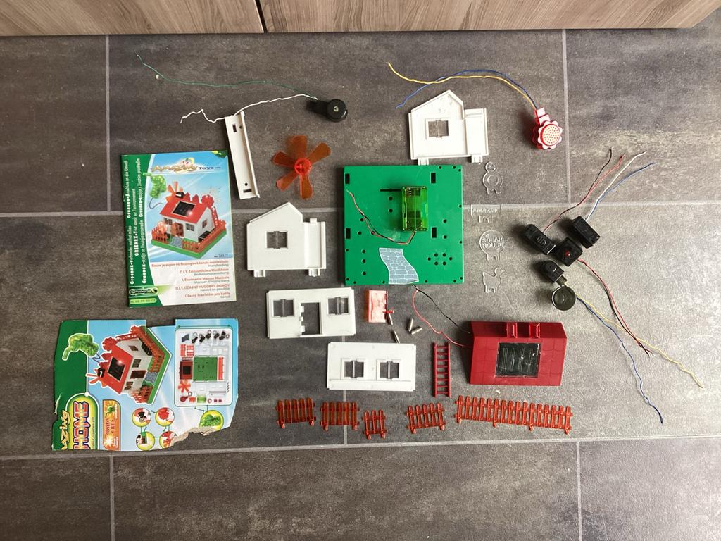 AmazingToys Solar Huis - Elektriciteit Speelgoed, Ophalen of Verzenden, Gebruikt