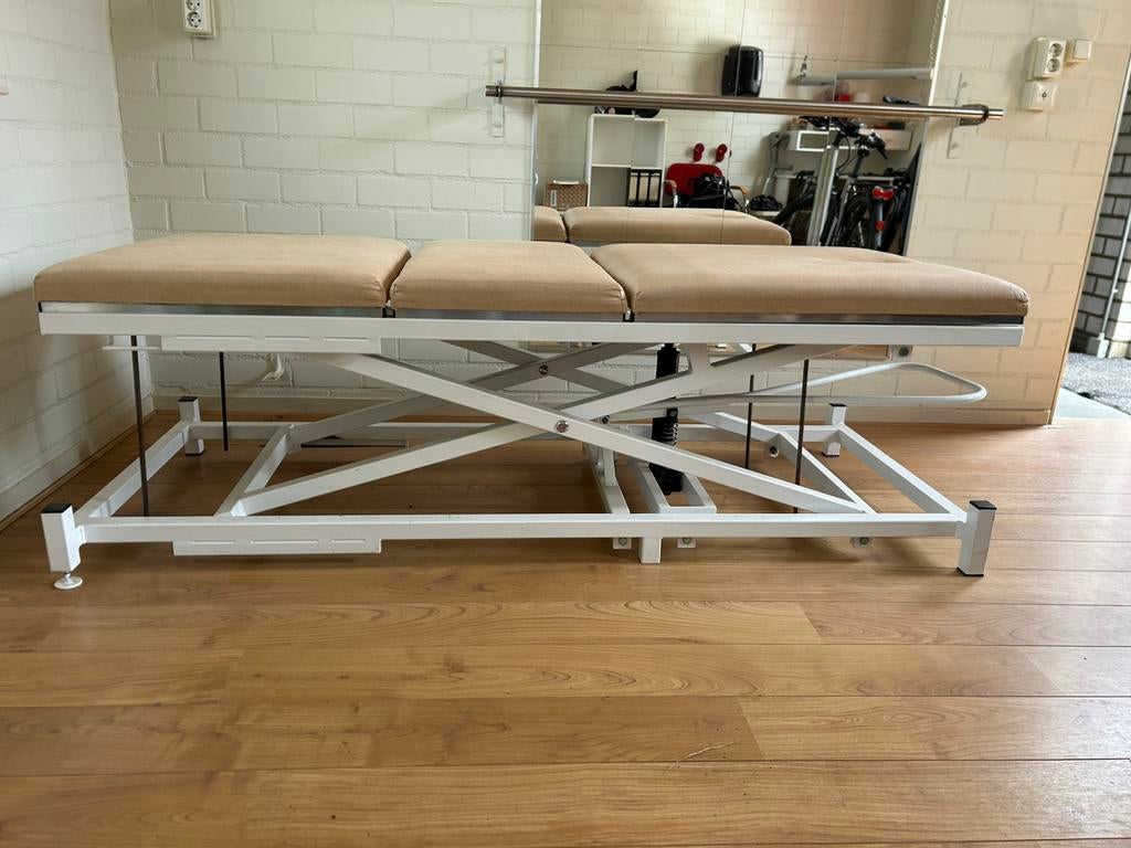 Hydraulische massage tafel., Ophalen, Gebruikt, Massagetafel