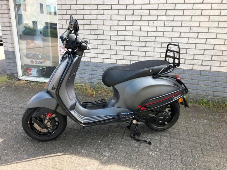 HELE MOOIE:VESPA SPRINT S 45KM MAT GRIJS BJ2019 6000KM 4t, Fietsen en Brommers, Scooters | Vespa