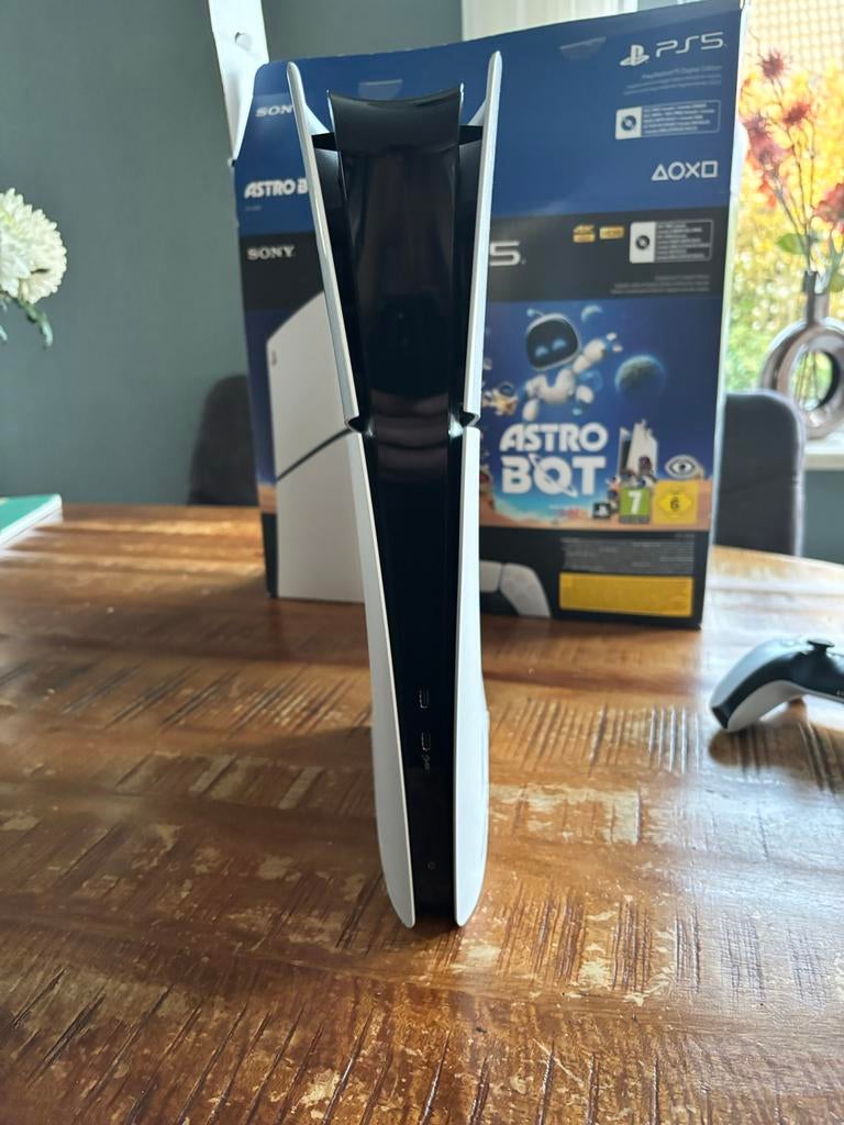 PlayStation 5 Slim Digital Edition 1TB met controller, Spelcomputers en Games, Spelcomputers | Sony PlayStation 5, Ophalen of Verzenden