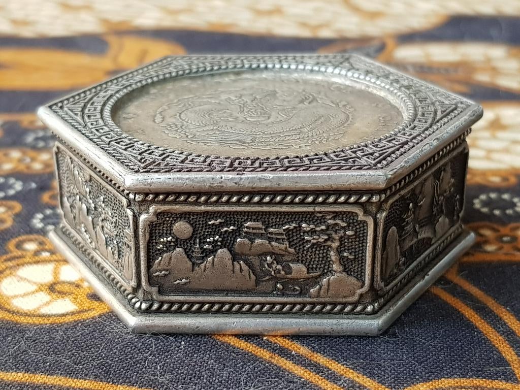 Mooi origineel oud Chinees doosje van brons met penningen., Antiek en Kunst, Ophalen of Verzenden