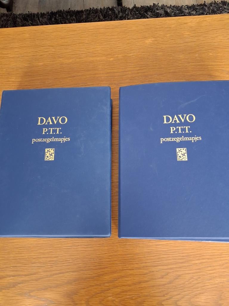 Ptt postzegelmappen met 280 postzegels nederlandse ,2 mappen, Ophalen of Verzenden, Zo goed als nieuw, Overige uitgevers