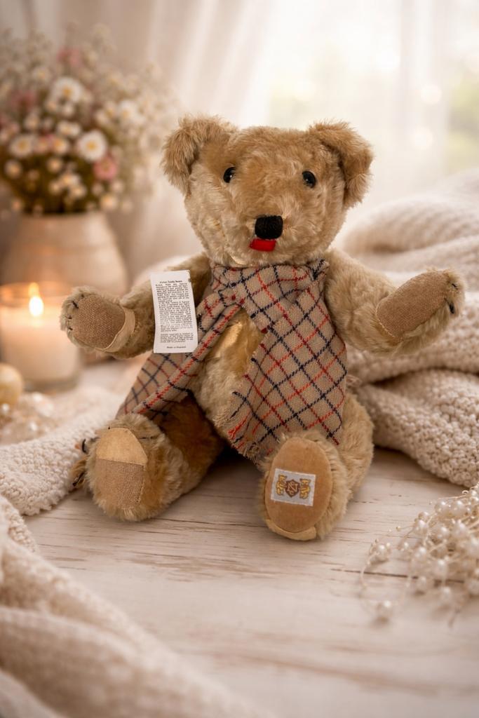 House of Nisbet Deli Mascotte Beer nr85 van 1760.  35xm, Verzamelen, Beren en Cherished Teddies, Zo goed als nieuw, Ophalen of Verzenden