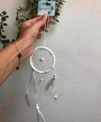 Kleine witte dromenvanger met kralen en veren (nieuw), Ophalen of Verzenden, Zo goed als nieuw