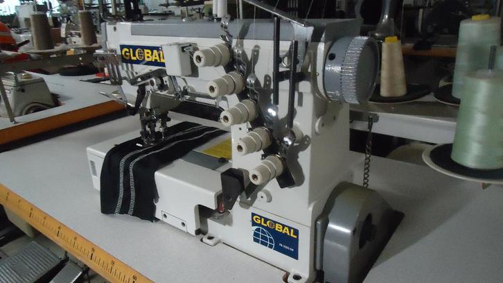 Industriële Naaimachine Global coverlock/Onder en Bovendek), Hobby en Vrije tijd, Naaimachines en Toebehoren, Gebruikt, Naaimachine