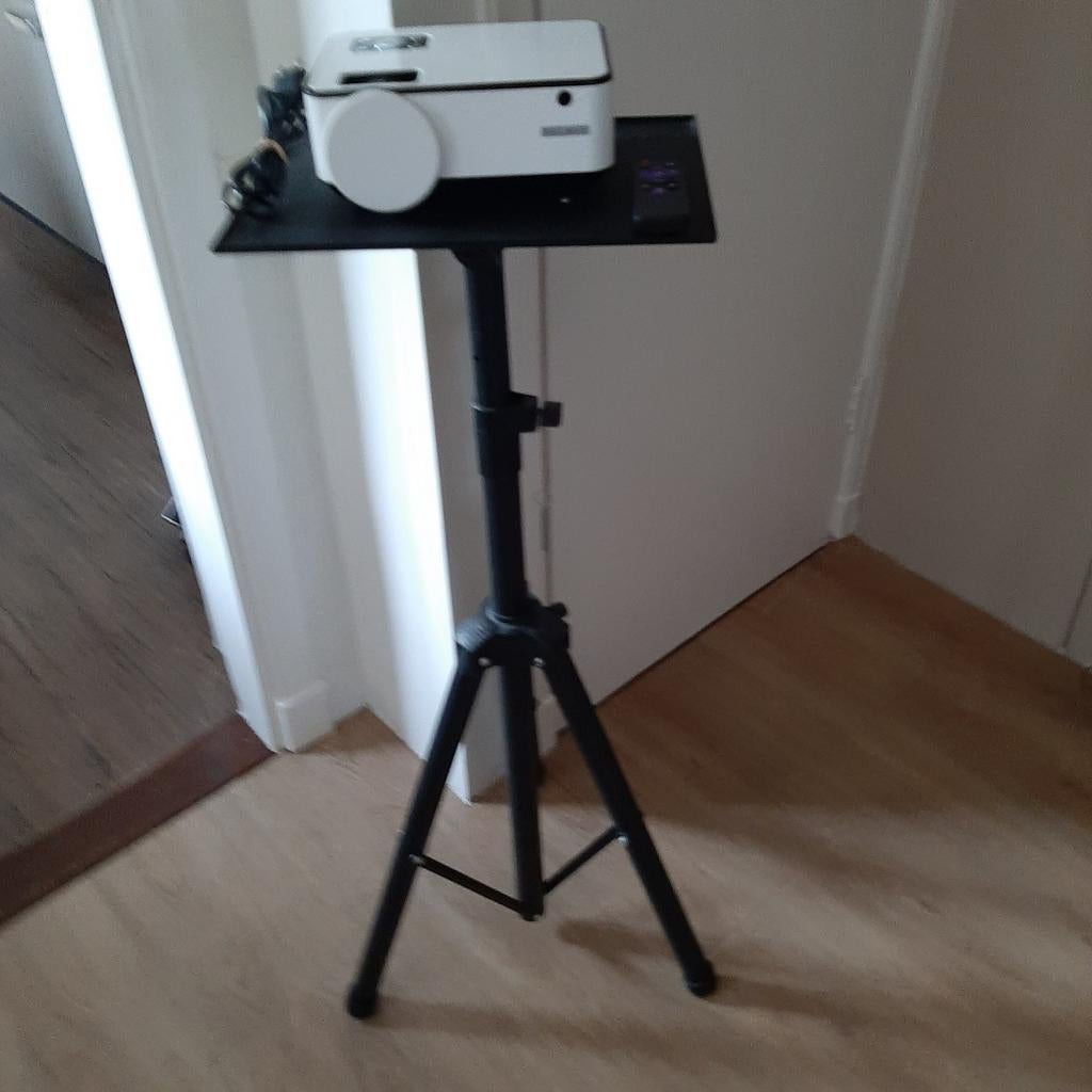 Witte beamer met statief, Ophalen of Verzenden, LED