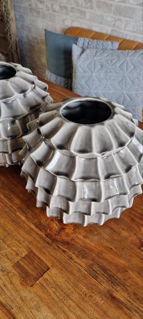 Twee supermooie grote bloempotten / vazen, Huis en Inrichting, Woonaccessoires | Vazen, Overige kleuren, Aardewerk of Porselein